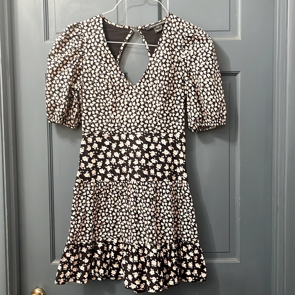 French Connection Size 2 Black and White Floral Dress with cutout in the back